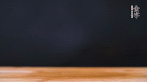 老豆腐切小塊。