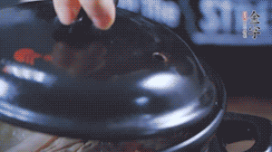 大火煮沸后，小火慢燉1～1.5個小時。