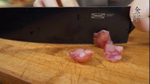 【餡料】3.金字土香腸、香菇切小丁。