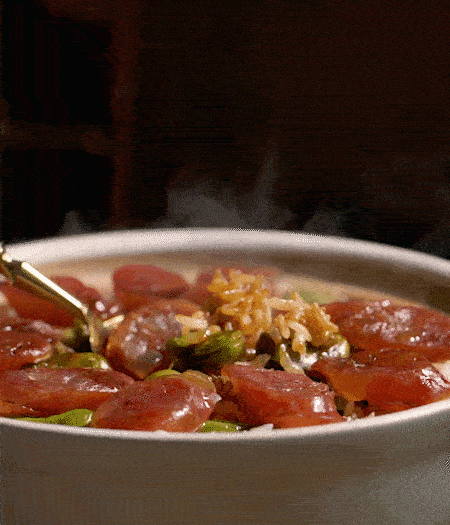 用生抽、白糖、蠔油、芝麻油調(diào)個(gè)汁，淋汁、攪拌、開(kāi)吃。