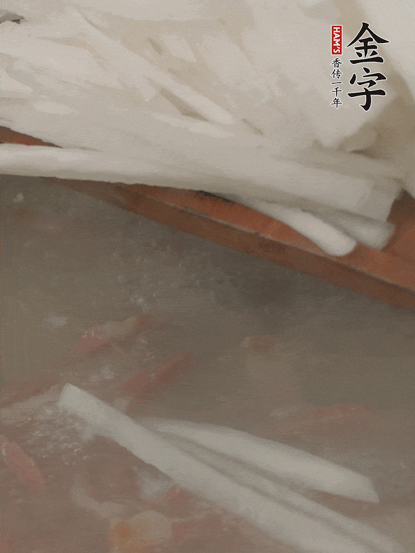 放蘿卜絲，燉5分鐘。