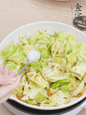 一點(diǎn)鹽、糖調(diào)味。