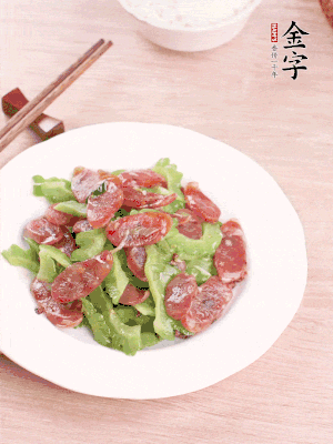 一小撮糖調(diào)味。