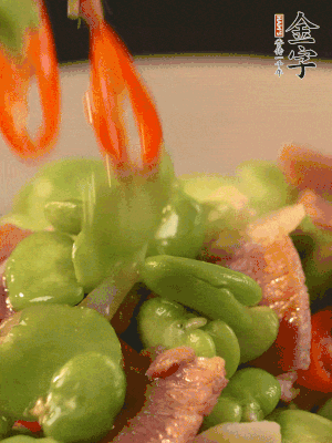 加清水略微煮2分鐘即可出鍋。