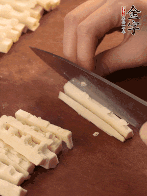 春筍、香菇分別切丁。