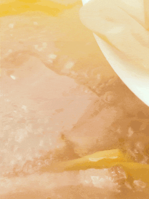 金字咸肉、火腿、春筍 通通放入鍋中小煮30分鐘