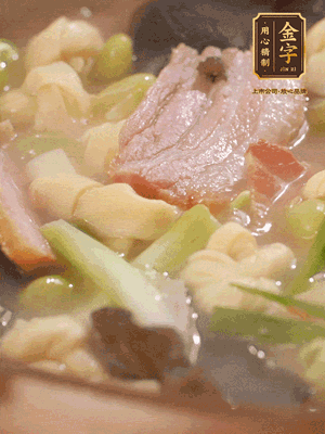 最后加一點蠔油、雞精調(diào)味