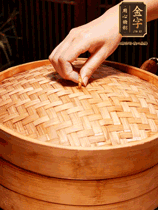 麻辣香腸蒸10分鐘，切成片，蒜苗切斜段，姜蒜干辣椒小米椒切碎