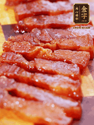 金字醬油肉煮熟，切片