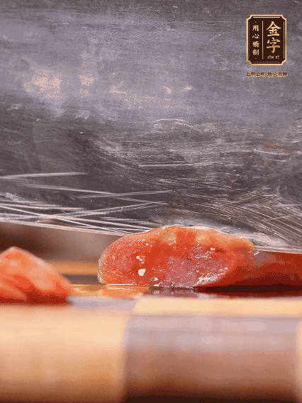 臘腸蒸熟，切片備用