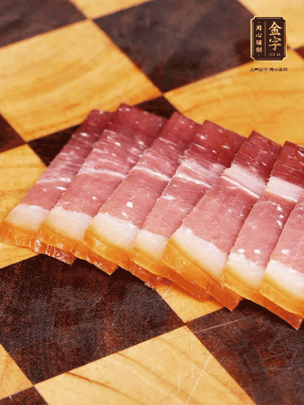 鮑魚處理干凈，金字火腿切片備用